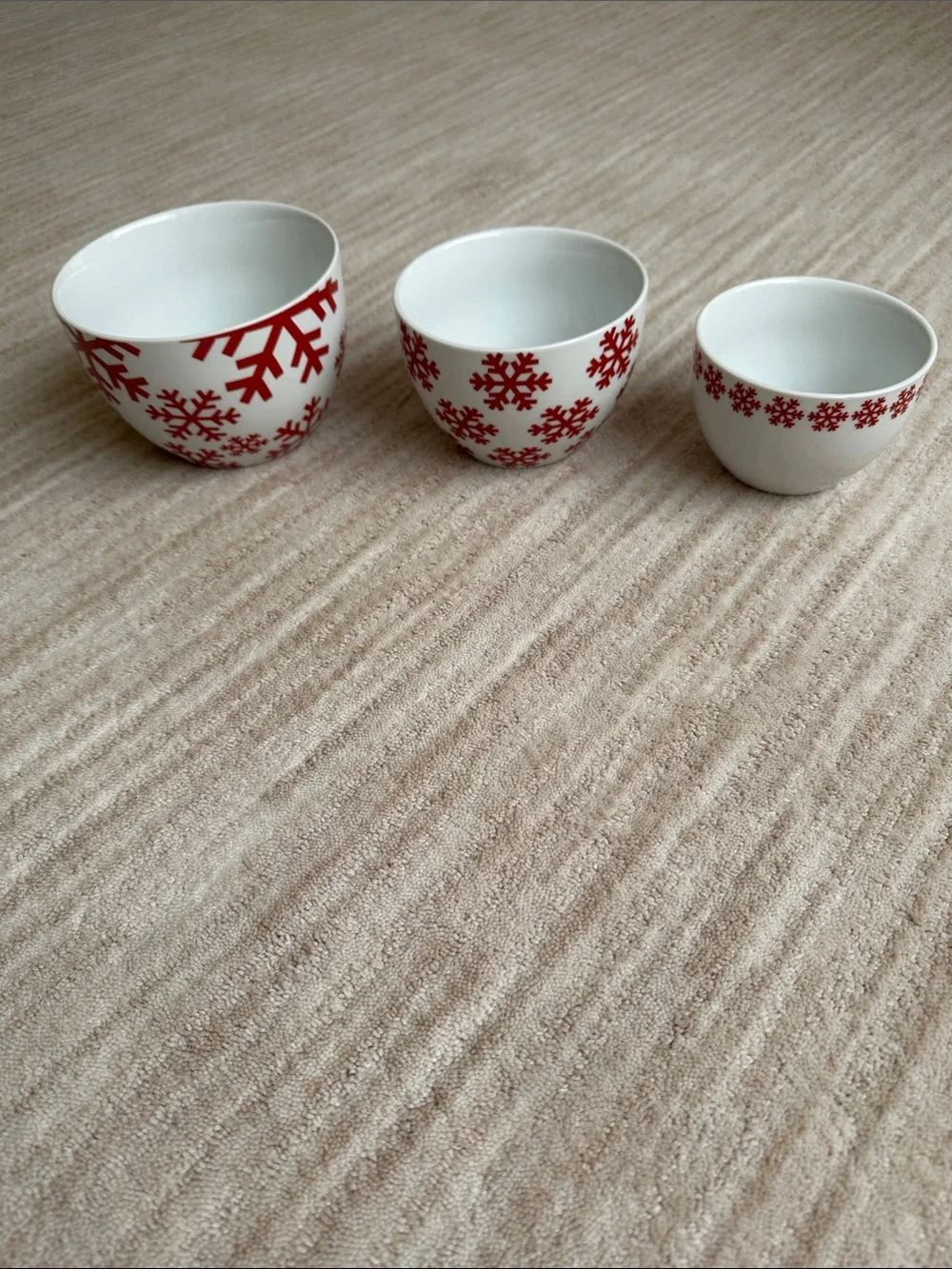 Crate and Barrel 3 Nesting Bowls White Red Nordic Snowflakes Ceramic Scandia
